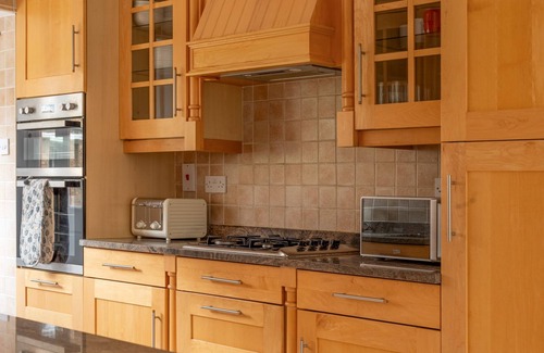 Frognal and Fitzjohns House | Lovely 2BR Home in peaceful Hampstead, NW London