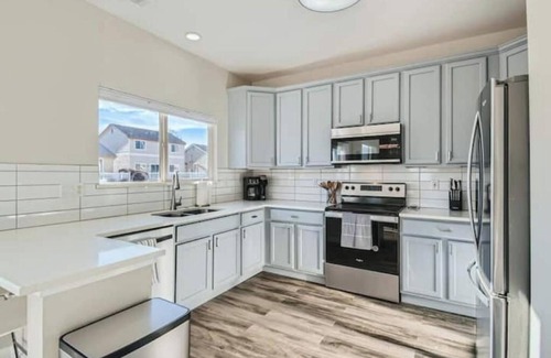 Thornton Hotel | Lovely 3 BDR/3 BA - 20 Min Denver