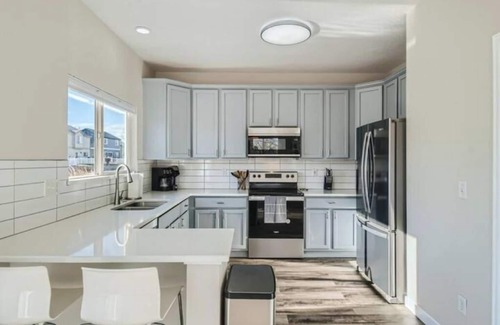 Thornton Hotel | Lovely 3 BDR/3 BA - 20 Min Denver