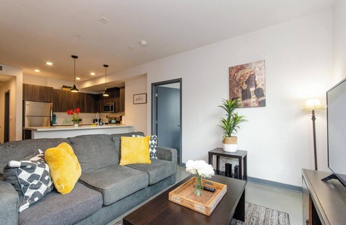 Little Tokyo Apartment | Lovely 3BR Apt w/Balcony & Rooftop Pool + Views