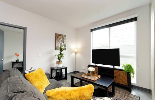 Little Tokyo Apartment | Lovely 3BR Apt w/Balcony & Rooftop Pool + Views