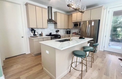 Galindo House | Lovely 3br hot tub+ cold plunge