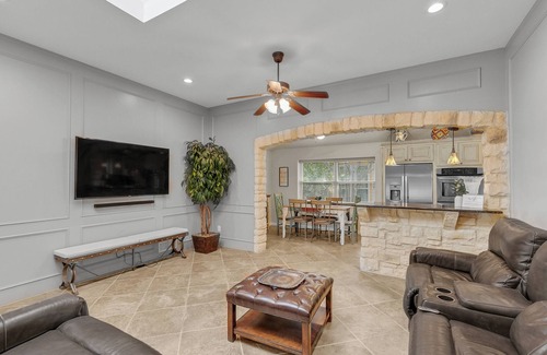 Richardson House | Lovely 4-bedroom house in Richardson with Pool
