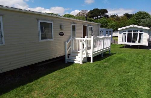 Kessingland Other | Lovely 4 Berth Caravan With Decking To The Side At Kessingland Beach Ref 90039Bc