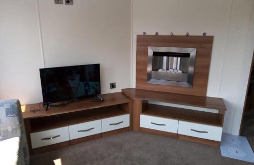 Kessingland Other | Lovely 4 Berth Caravan With Decking To The Side At Kessingland Beach Ref 90039Bc