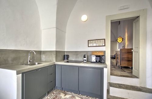 Parabita Apartment | Lovely 70s Style Patio and Terrace