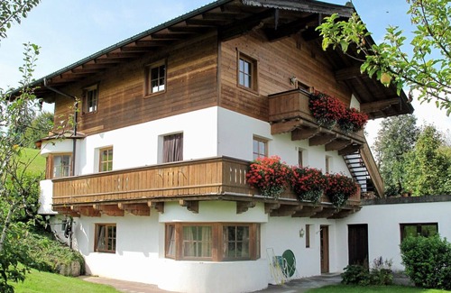 Sankt Johann in Tirol Apartment | Lovely apartment for 5 people with WIFI, TV, terrace, pets allowed, panoramic view and parking