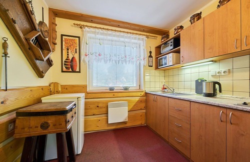 Starkov Villa | Lovely apartment in villa for 6 people with pool, WIFI, TV, patio and pets allowed