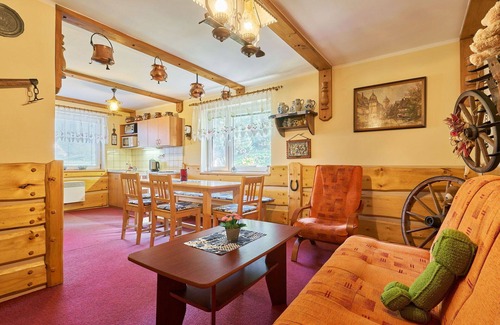 Starkov Villa | Lovely apartment in villa for 6 people with pool, WIFI, TV, patio and pets allowed
