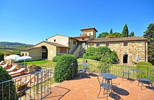 San Casciano in Val di Pesa Apartment | Lovely apartment for 4 people with WIFI, pool, A/C, TV and pets allowed, close to Greve In Chianti
