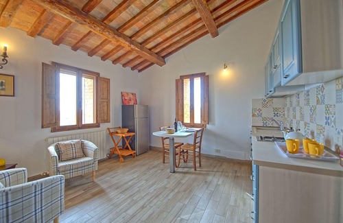 Monteroni d'Arbia Apartment | Lovely apartment for 2 people with pool, WIFI and panoramic view, close to Siena