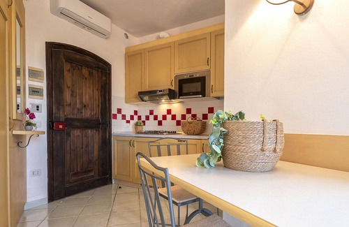Canneddi Apartment | Lovely apartment for 4 guests with A/C, pool, WIFI, TV, terrace and pets allowed