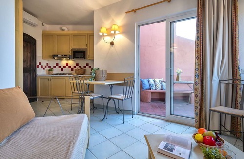 Canneddi Apartment | Lovely apartment for 4 guests with A/C, pool, WIFI, TV, terrace and pets allowed