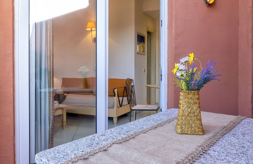 Canneddi Apartment | Lovely apartment for 4 guests with A/C, pool, WIFI, TV, terrace and pets allowed
