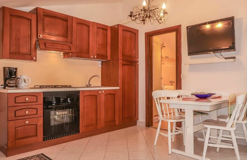 Skrbcici Apartment | Lovely apartment for 6 people with WIFI, A/C, TV and patio