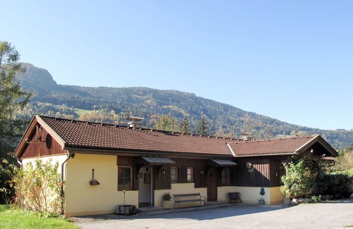 Treffen Villa | Lovely apartment in villa for 4 people with WIFI, TV, terrace and pets allowed