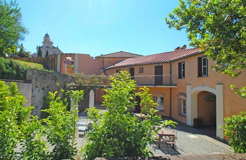 Santo Stefano del Ponte Villa | Lovely apartment in villa for 6 people with WIFI, TV and panoramic view