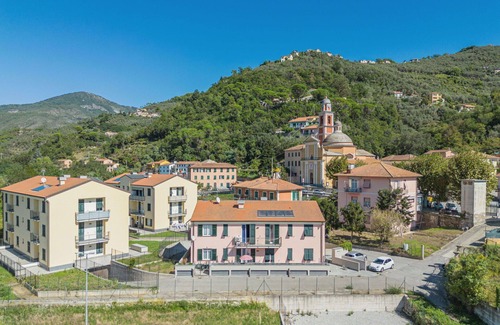 Sestri Levante Apartment | Lovely apartment for 5 people with A/C, WIFI, TV, patio and pets allowed