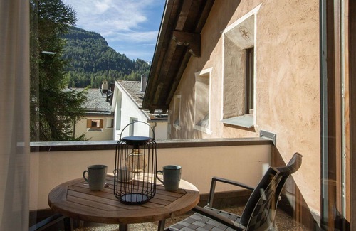 Sils-Maria Apartment | Lovely apartment for 6 people with WIFI, TV, balcony and pets allowed