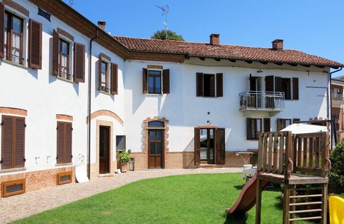 Cossombrato Apartment | Lovely apartment for 4 guests with A/C, WIFI, pool, TV, patio and pets allowed