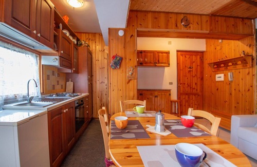 Rivisondoli Apartment | Lovely apartment for 4 people with balcony and pets allowed