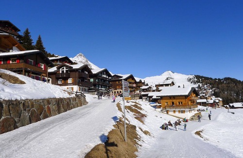 Bettmeralp Apartment | Lovely apartment for 4 guests with WIFI, TV and balcony