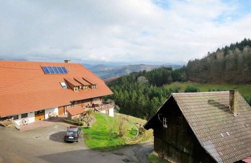 Hofstetten Apartment | Lovely apartment for 4 guests with WIFI, TV, patio and pets allowed