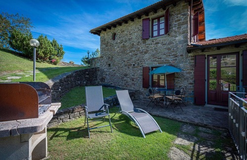 Cutigliano Apartment | Lovely apartment for 4 people with pool, WIFI, TV and pets allowed