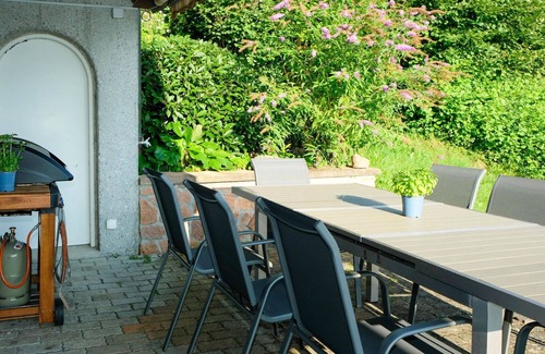Spiez Apartment | Lovely apartment for 12 guests with WIFI, TV, balcony and pets allowed