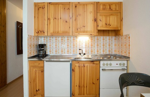 Sion Apartment | Lovely apartment for 2 guests with pool, WIFI, TV, balcony and pets allowed