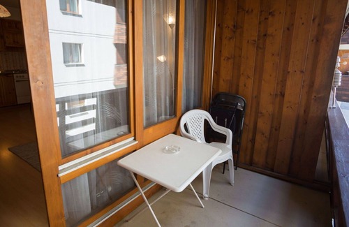 Sion Apartment | Lovely apartment for 2 guests with pool, WIFI, TV, balcony and pets allowed