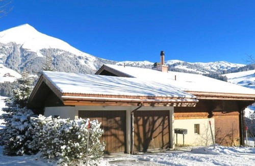 Lauenen Apartment | Lovely apartment for 4 people with WIFI and balcony