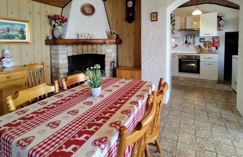 Peglio Apartment | Lovely apartment for 4 guests with WIFI, TV, terrace and pets allowed