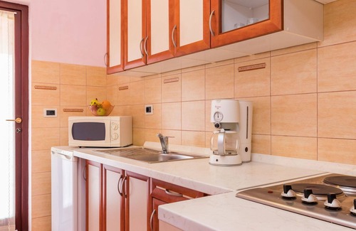 Nova Vas Apartment | Lovely apartment for 4 people with pool, A/C, WIFI, TV and terrace