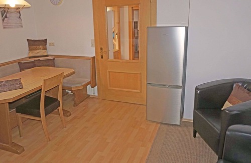Flirsch Apartment | Lovely apartment for 5 people with WIFI, TV, patio and pets allowed