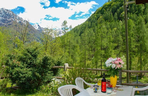 Sonogno Apartment | Lovely apartment for 5 guests with WIFI, TV, patio and panoramic view