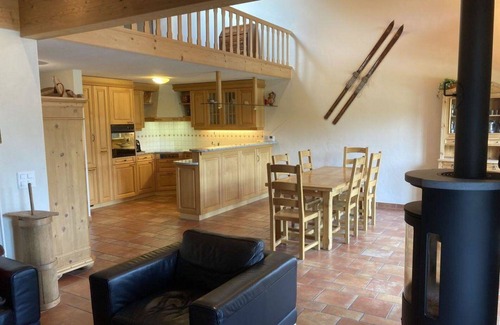Saanenmoeser Apartment | Lovely apartment for 6 people with WIFI, TV and balcony