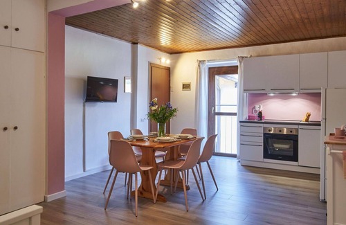 Claino Con Osteno Apartment | Lovely apartment for 6 people with WIFI, TV and pets allowed