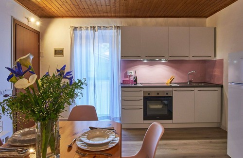 Claino Con Osteno Apartment | Lovely apartment for 6 people with WIFI, TV and pets allowed