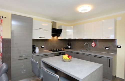 Ravni Apartment | Lovely apartment for 6 people with WIFI, A/C, TV and balcony