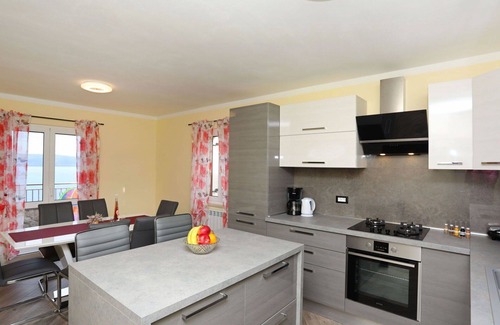 Ravni Apartment | Lovely apartment for 6 people with WIFI, A/C, TV and balcony
