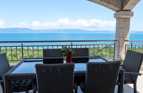 Ravni Apartment | Lovely apartment for 6 people with WIFI, A/C, TV and balcony