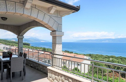 Ravni Apartment | Lovely apartment for 6 people with WIFI, A/C, TV and balcony