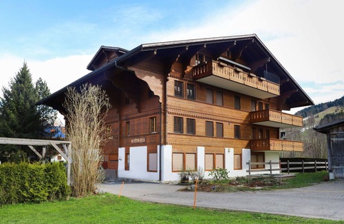 Saanen Apartment | Lovely apartment for 8 guests with WIFI, TV and terrace