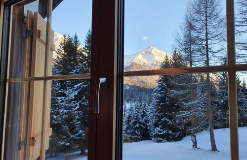 Valbella Apartment | Lovely apartment for 5 people with WIFI, TV, balcony and pets allowed