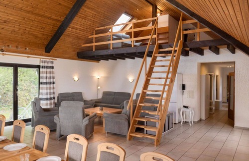 Immerath Apartment | Lovely apartment for 12 people with WIFI, TV, balcony and pets allowed