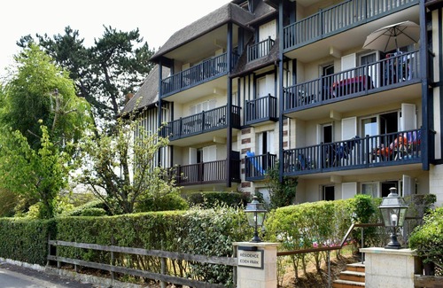 Tourgeville Apartment | Lovely apartment for 4 guests with WIFI, TV, balcony and panoramic view