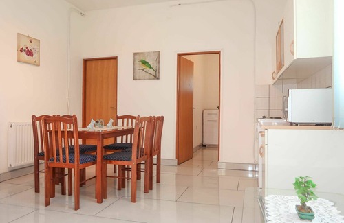 Cesarica Apartment | Lovely apartment for 8 guests with A/C, pool, WIFI, TV and terrace