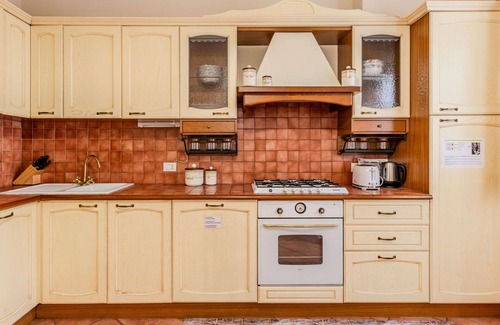 Carlazzo Apartment | Lovely apartment for 4 people with WIFI, TV and balcony