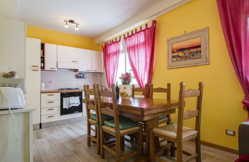 Marliana Apartment | Lovely apartment for 7 people with pool, WIFI, TV, terrace and pets allowed